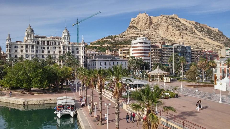 Very Lightful Apartment. Incredible Sea Views. Big Terrace, Swimming Pool. Ac. Very Close To Alicante City Center. מראה חיצוני תמונה
